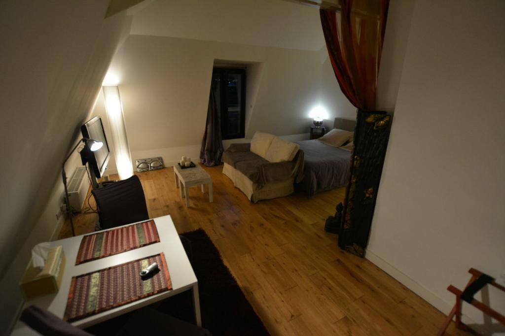 Maison D'Hotes Les Coudreaux Rueil-Malmaison Buitenkant foto