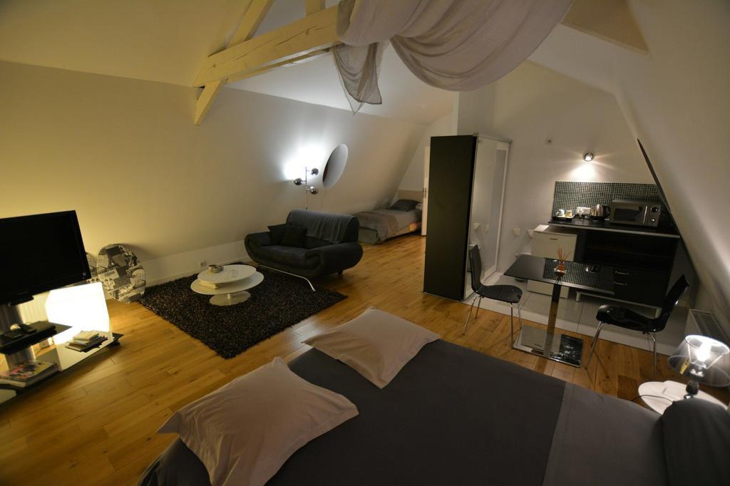 Maison D'Hotes Les Coudreaux Rueil-Malmaison Buitenkant foto